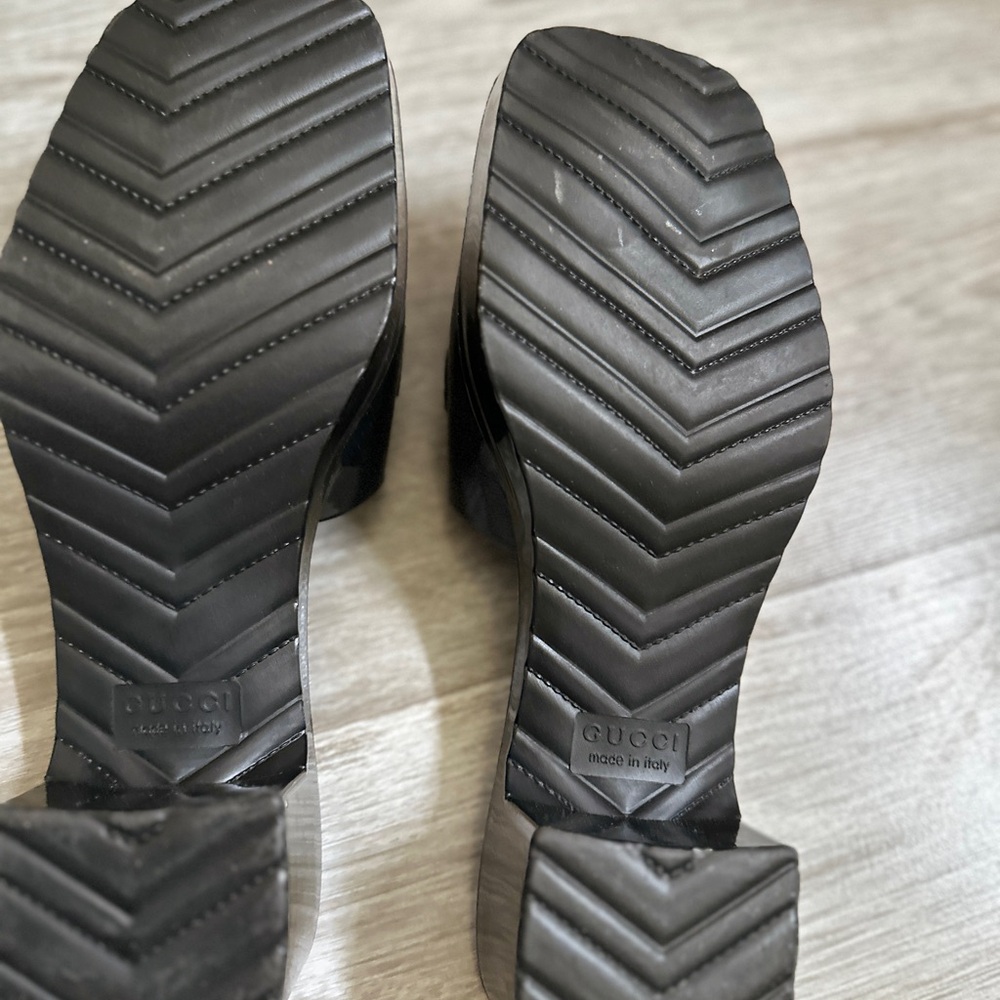 Gucci Black Mules Sleek Designer Footwear - Picture 5 of 7